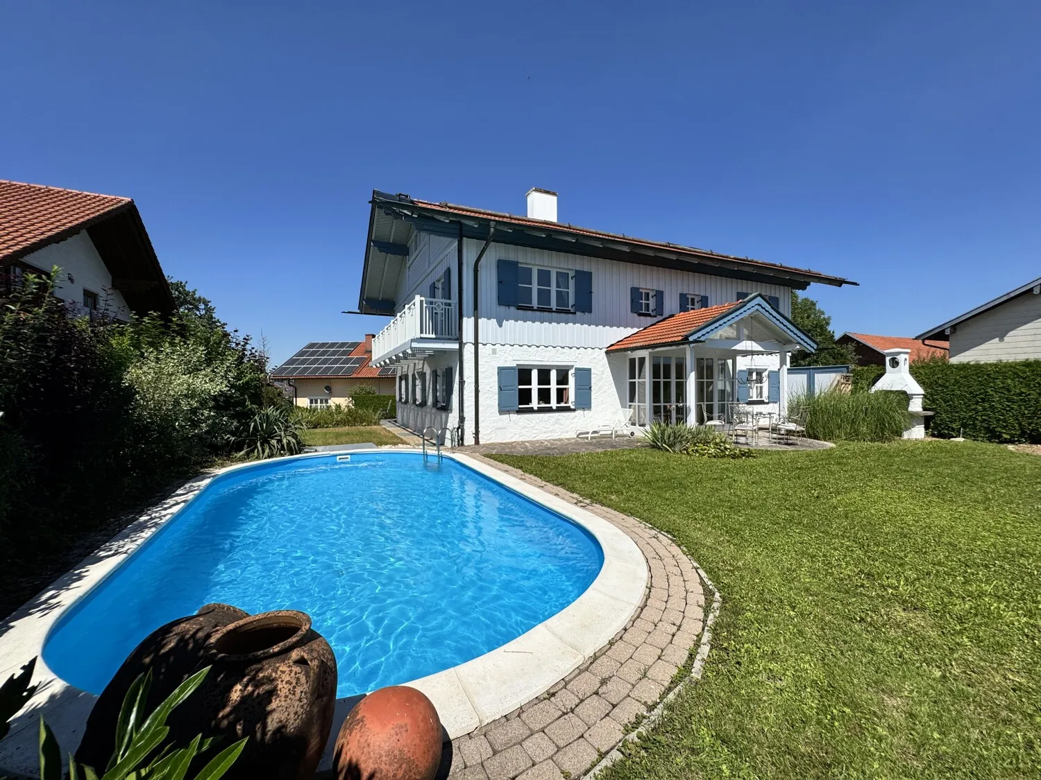 Südseite mit Pool