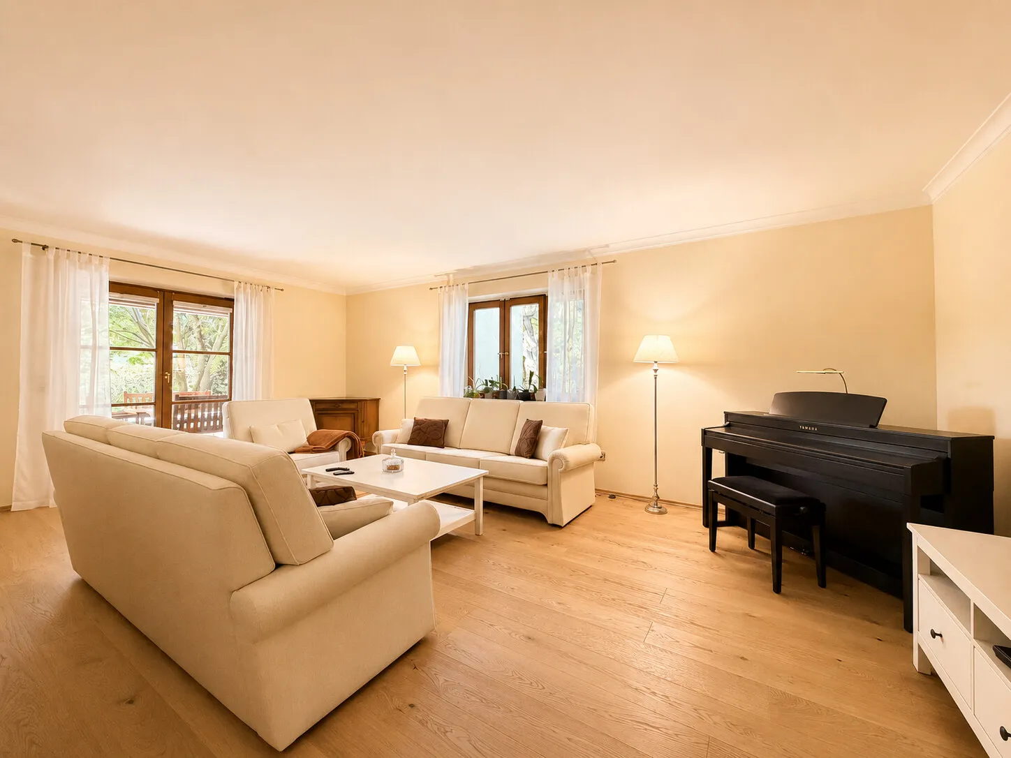 Wohnzimmer mit Terrassenzugang