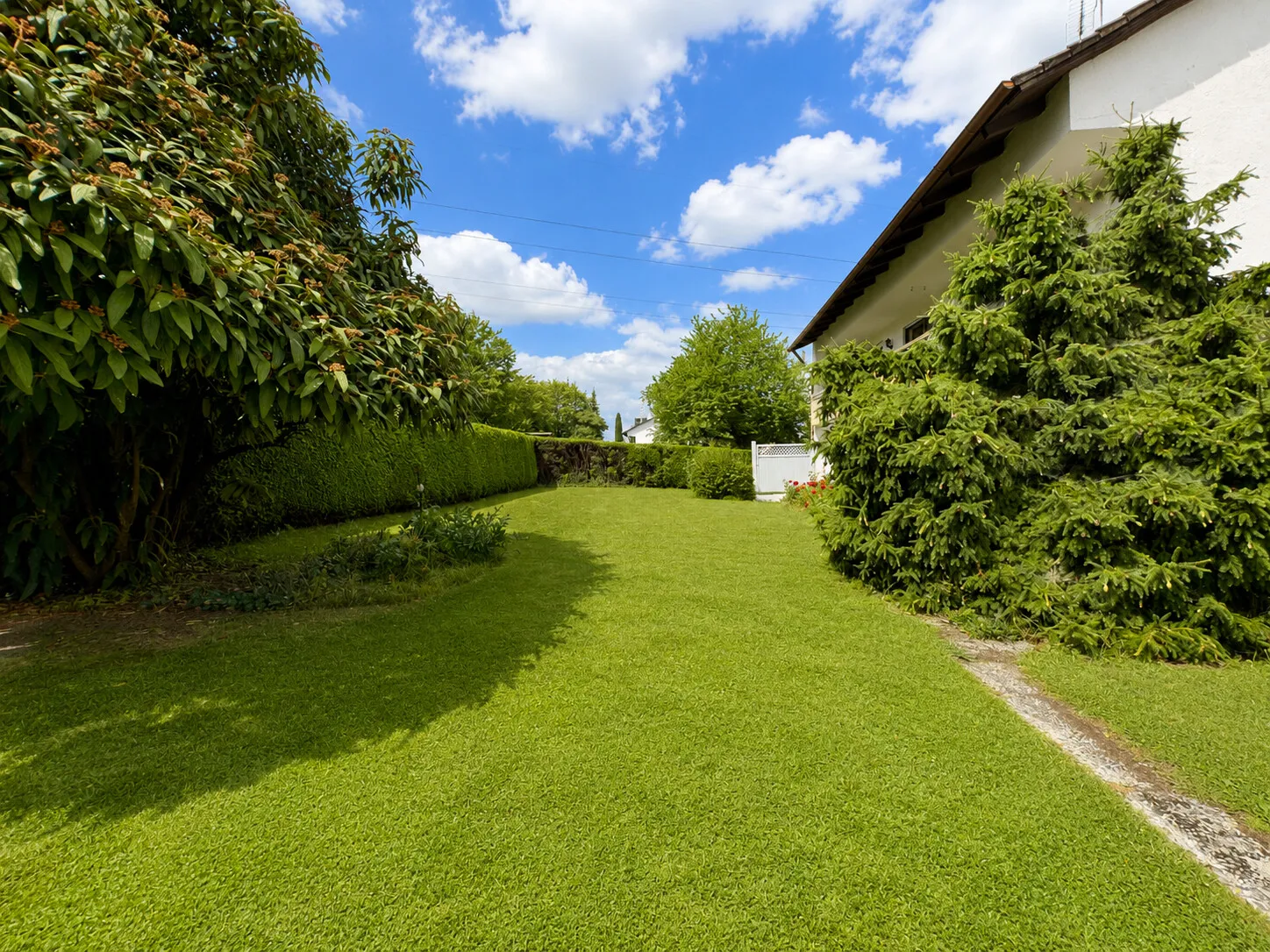 Großzügiger Garten