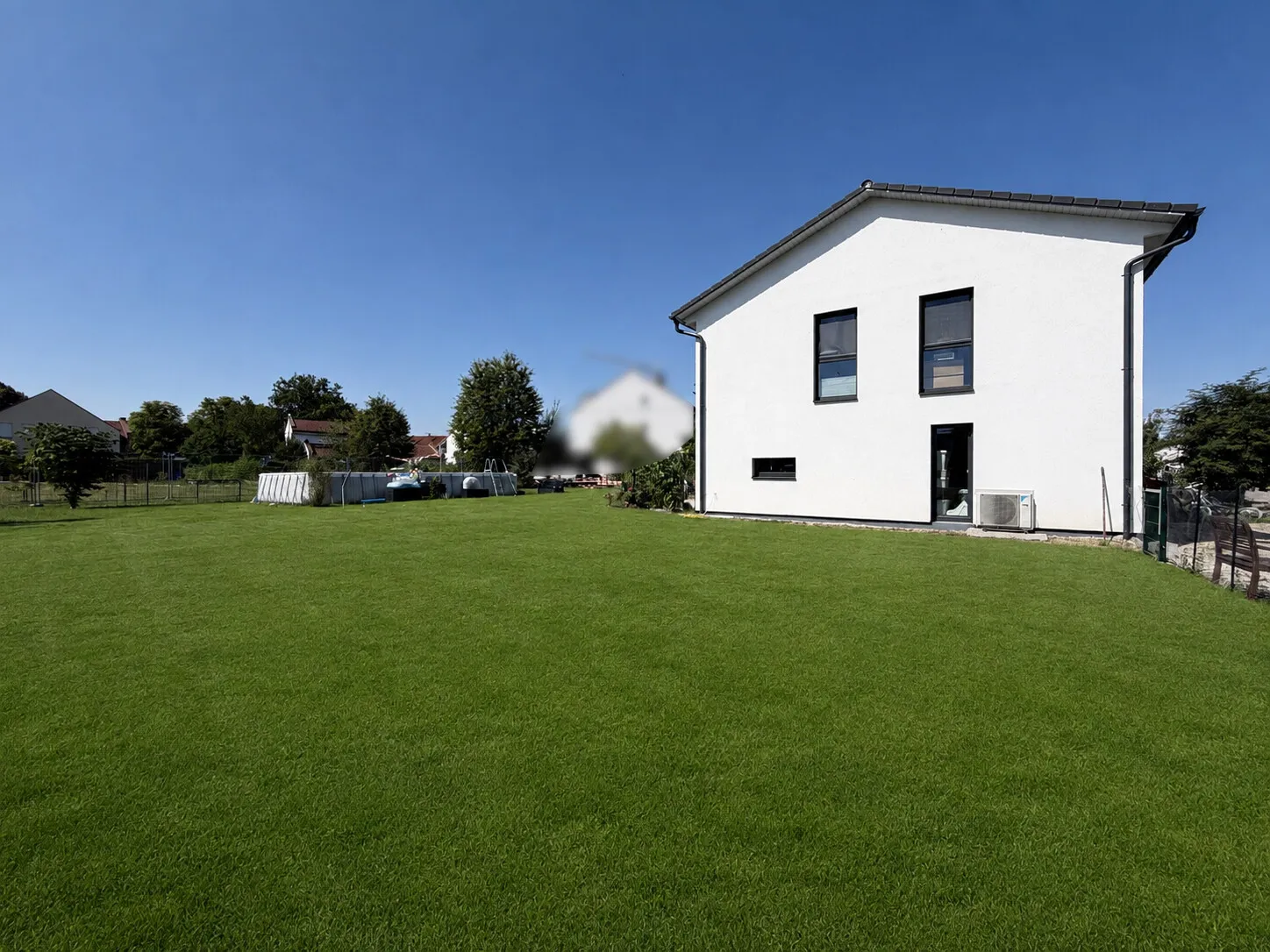 Garten mit Pool