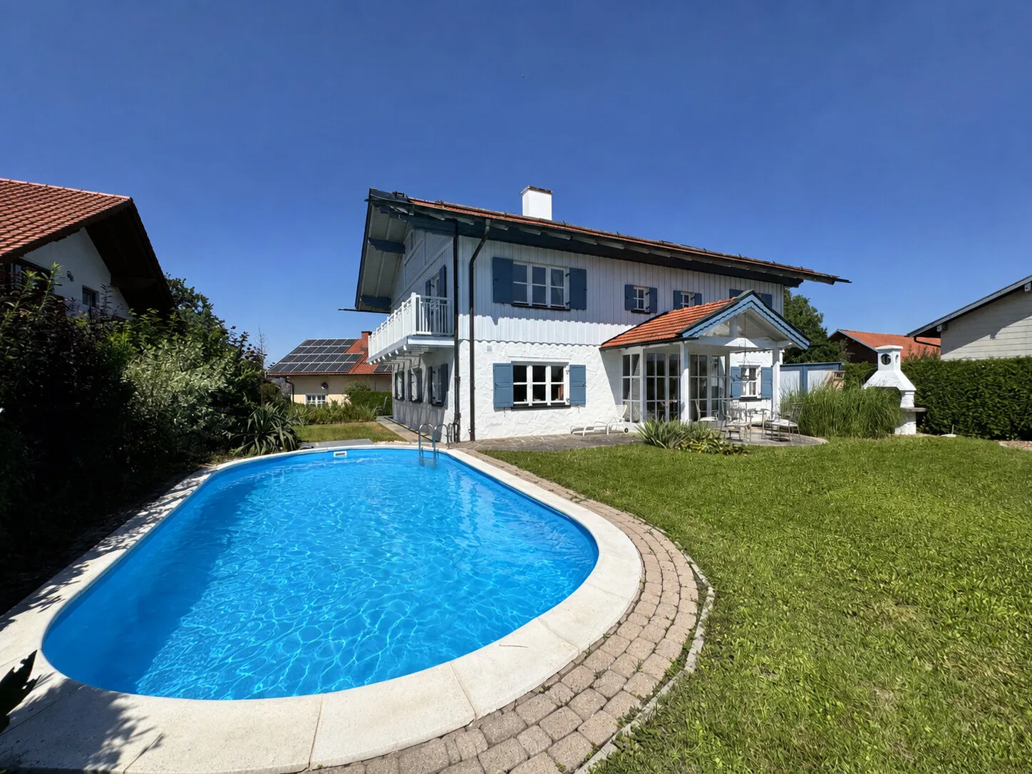 Südseite mit Pool