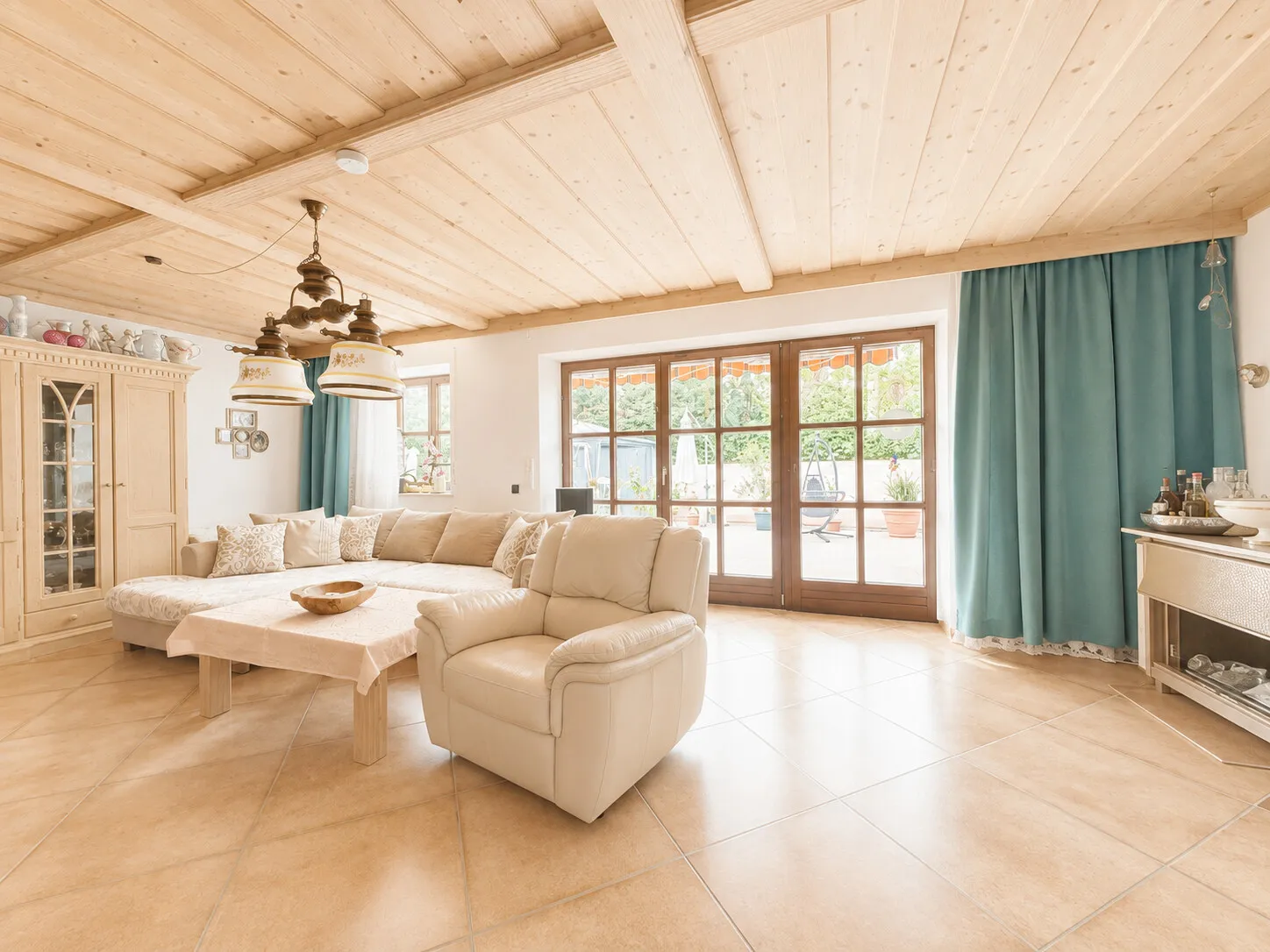 Wohnzimmer mit Terrassenzugang