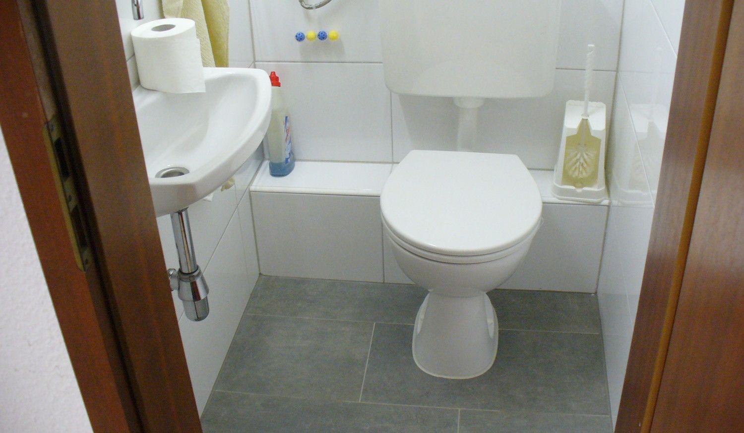 WC 1 Laden rechts