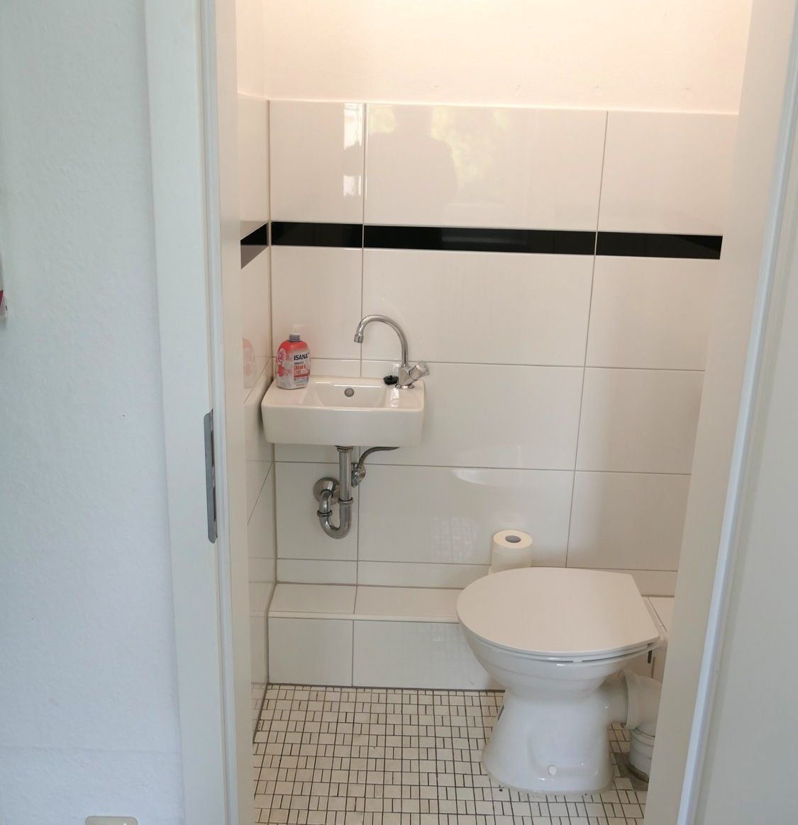 WC 1 Laden rechts