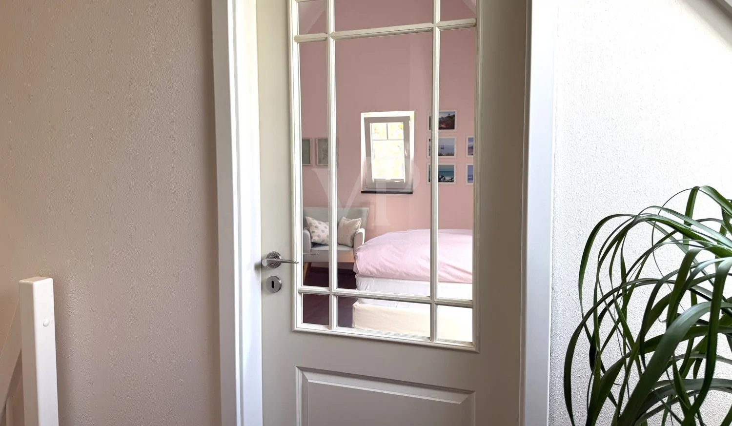 DG Flur/ Blick ins Schlafzimmer