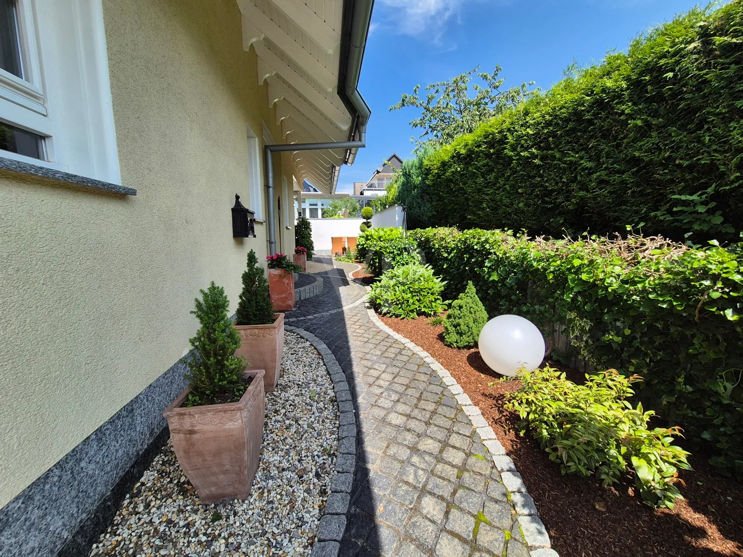 Seitliche Hausansicht