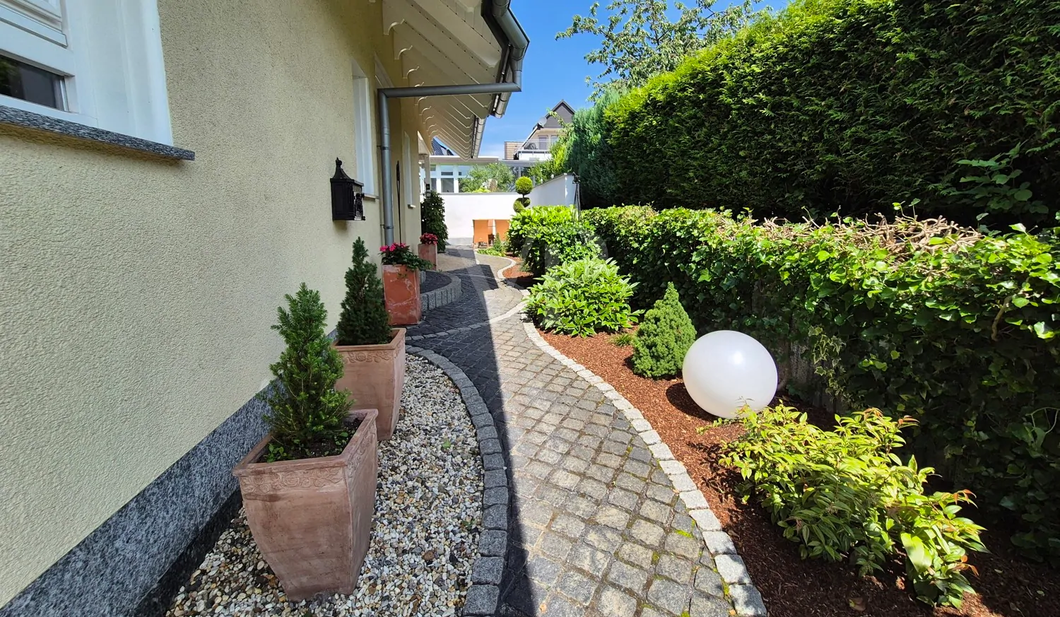 Seitliche Hausansicht