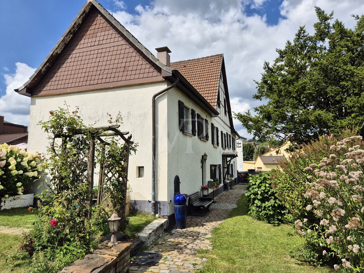 Seitliche Hausansicht