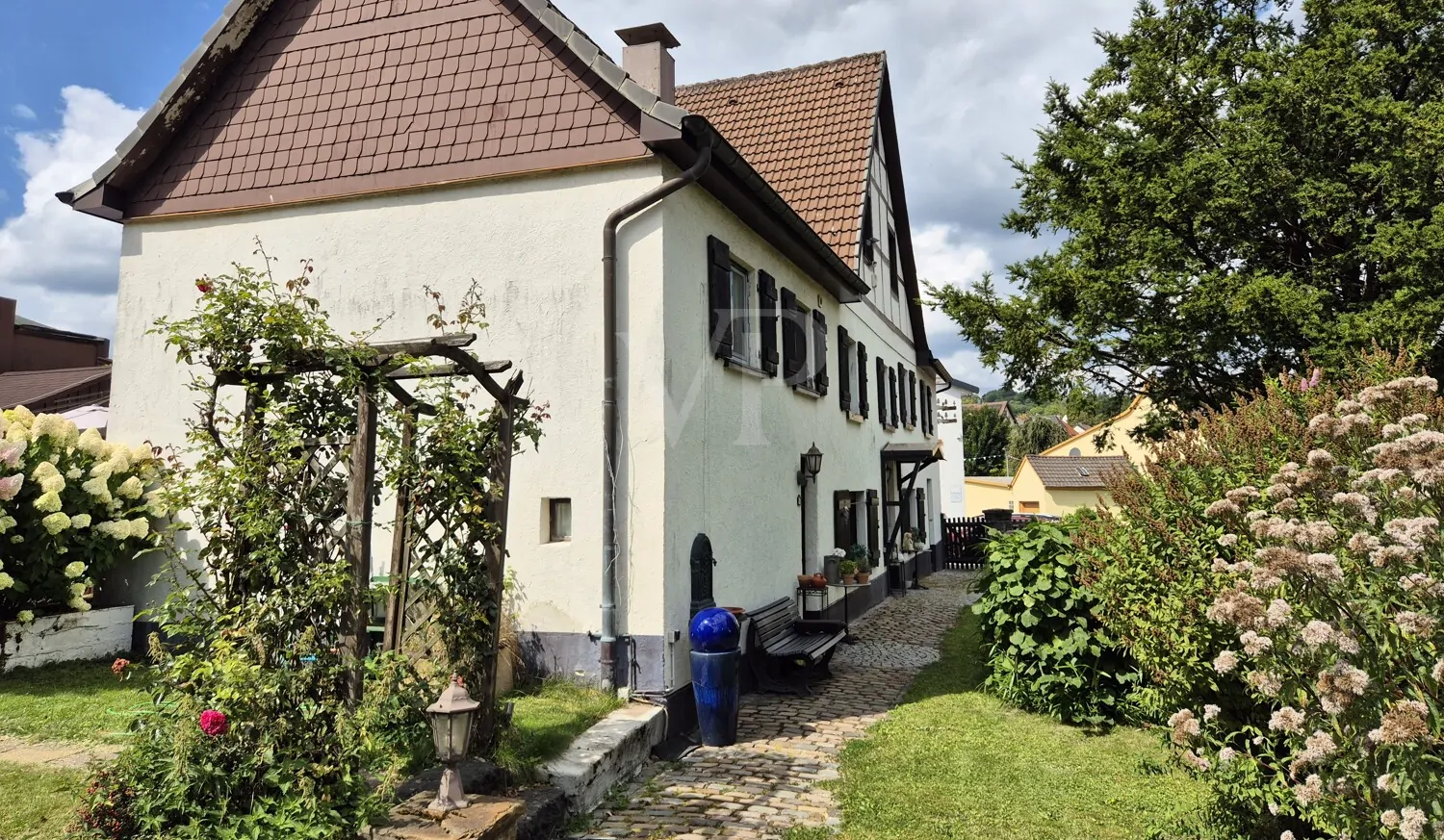 Seitliche Hausansicht