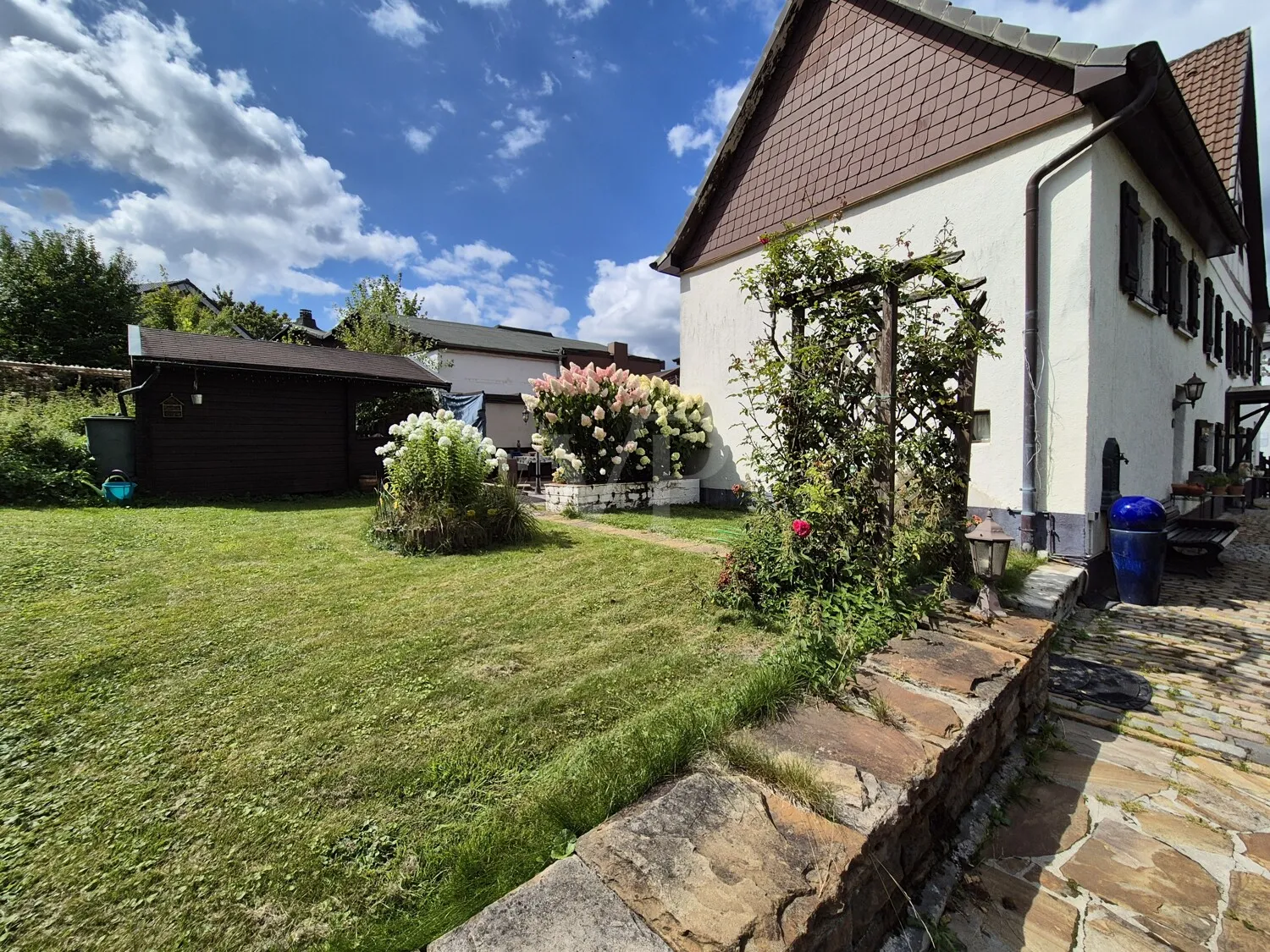 Gartenbereich seitlich