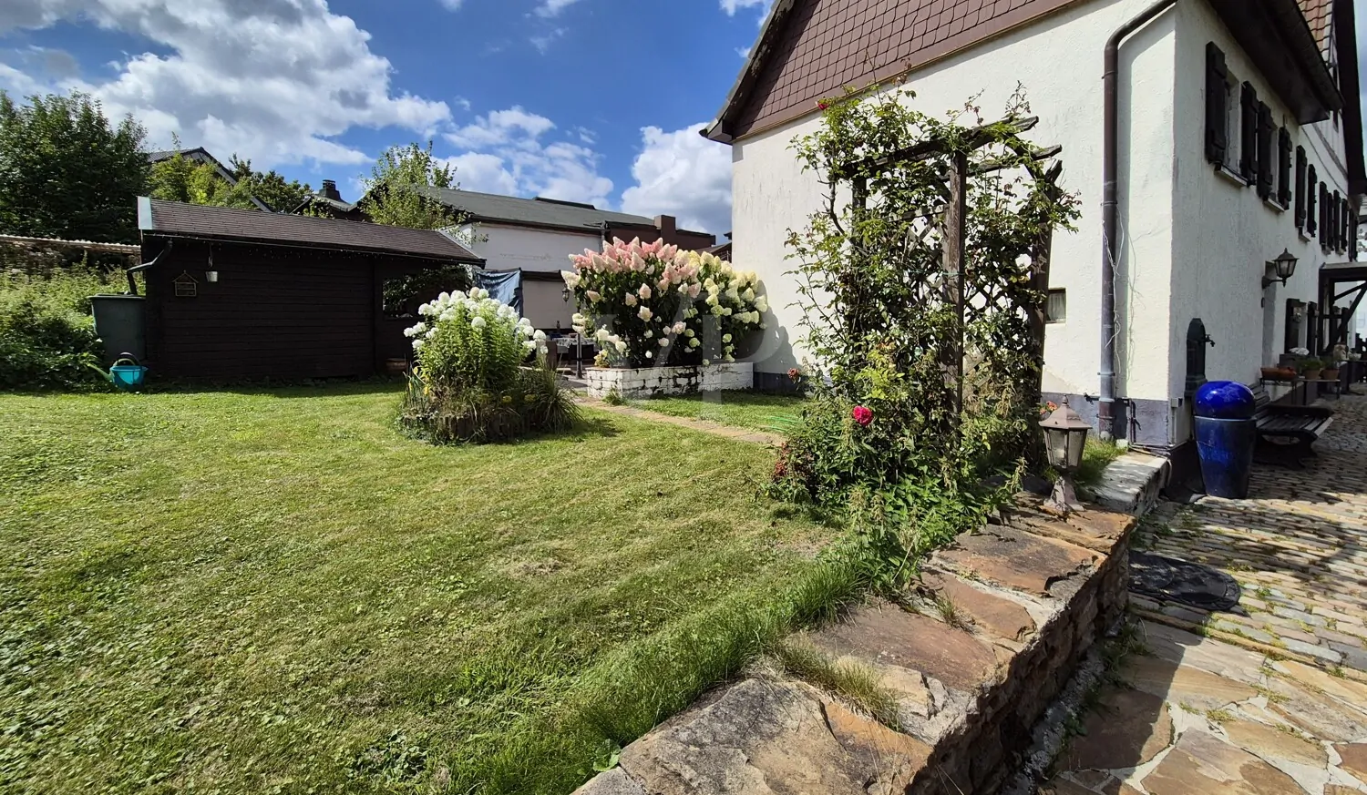 Gartenbereich seitlich