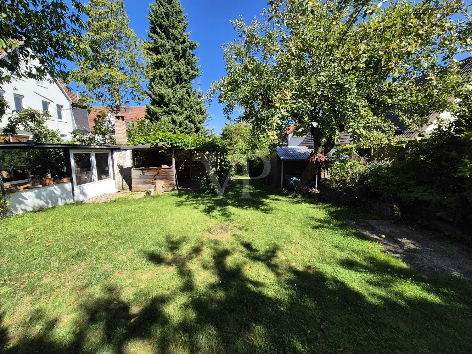 Hinteres Grundstück