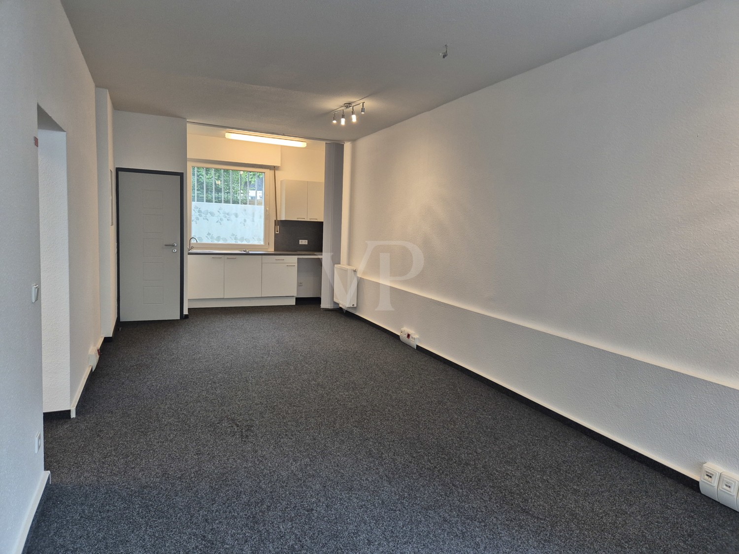 Großes Büro