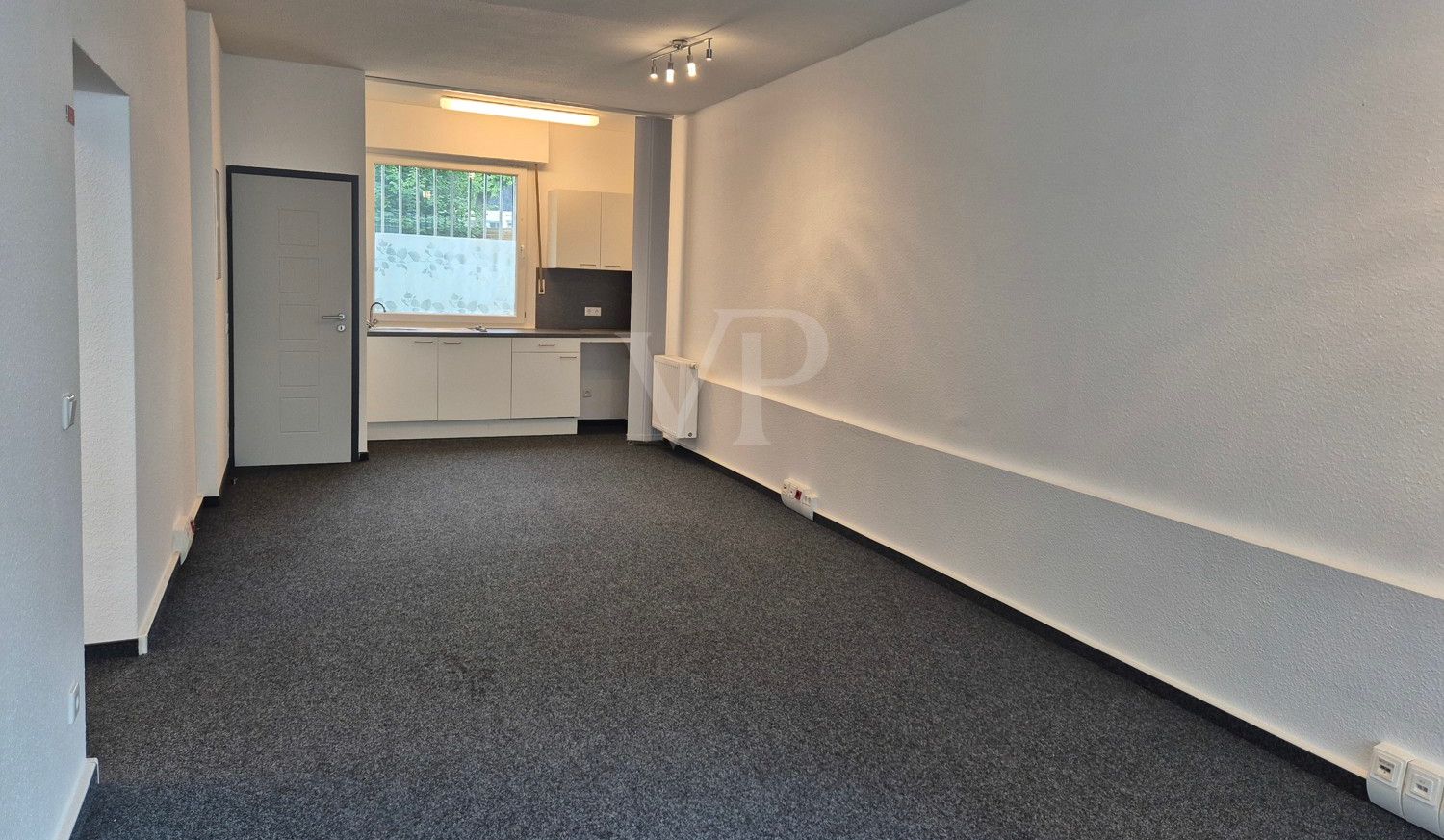 Großes Büro