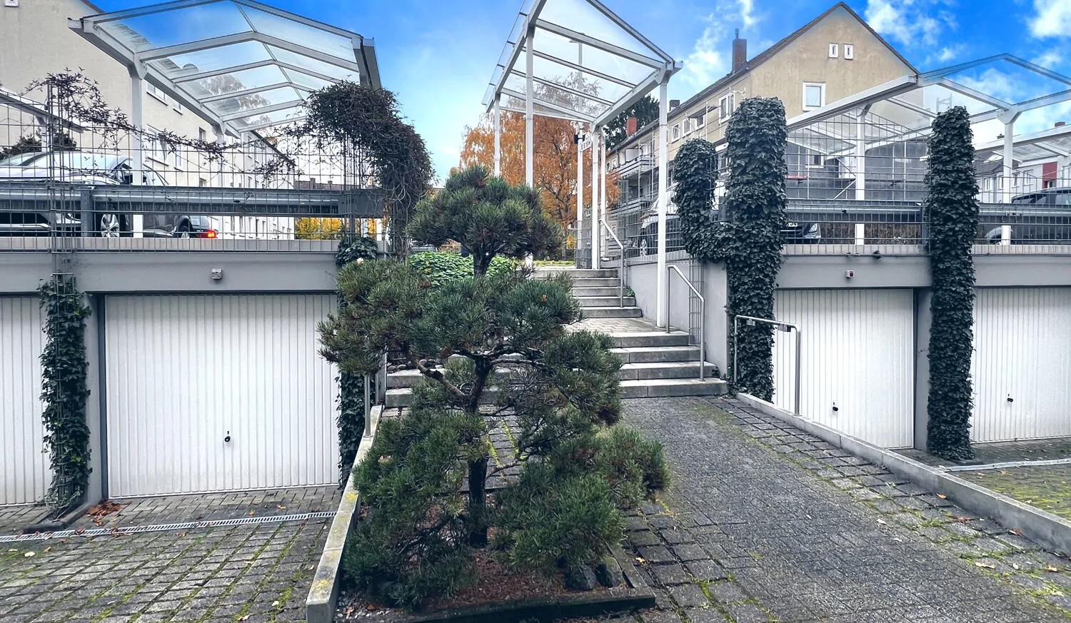 Garage und Stellplatz