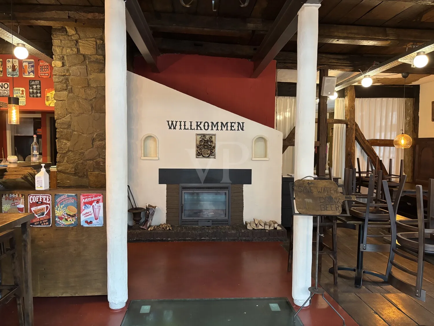 Eingangsbereich mit Kamin