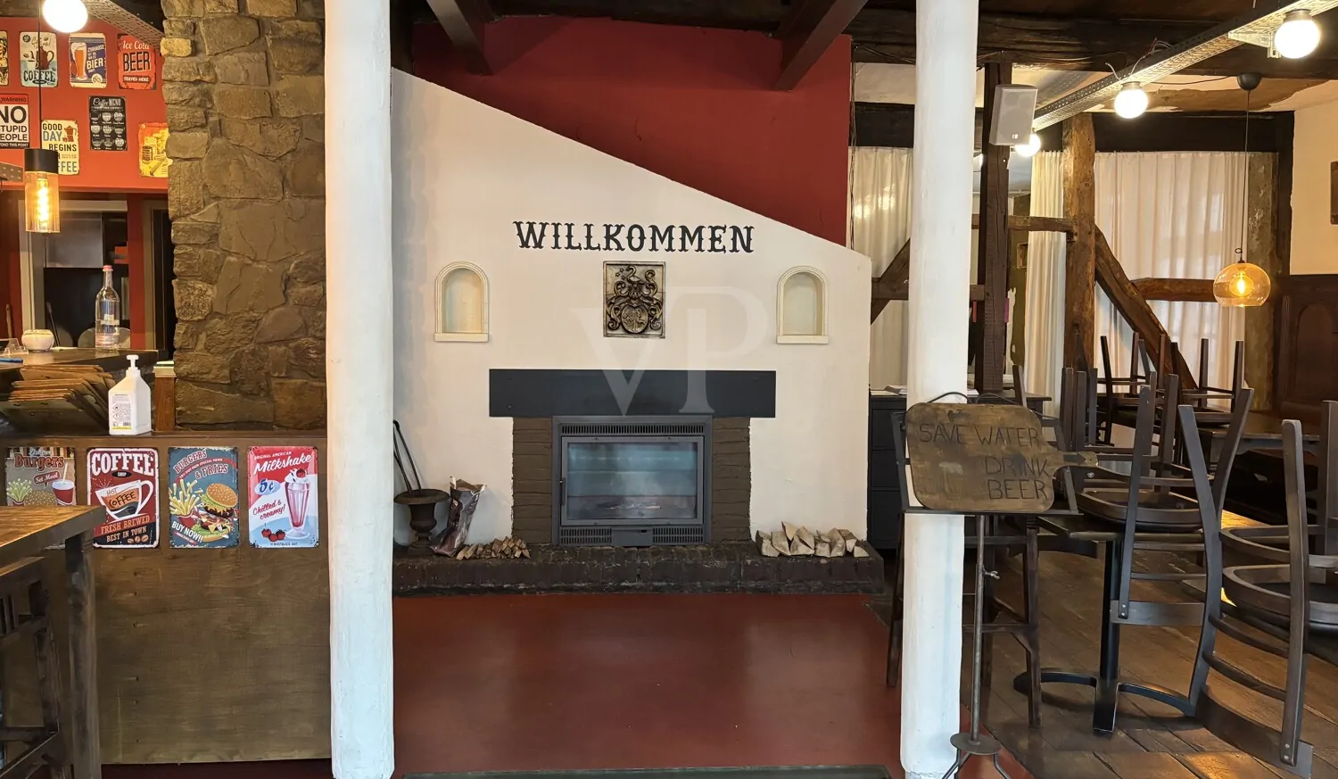 Eingangsbereich mit Kamin