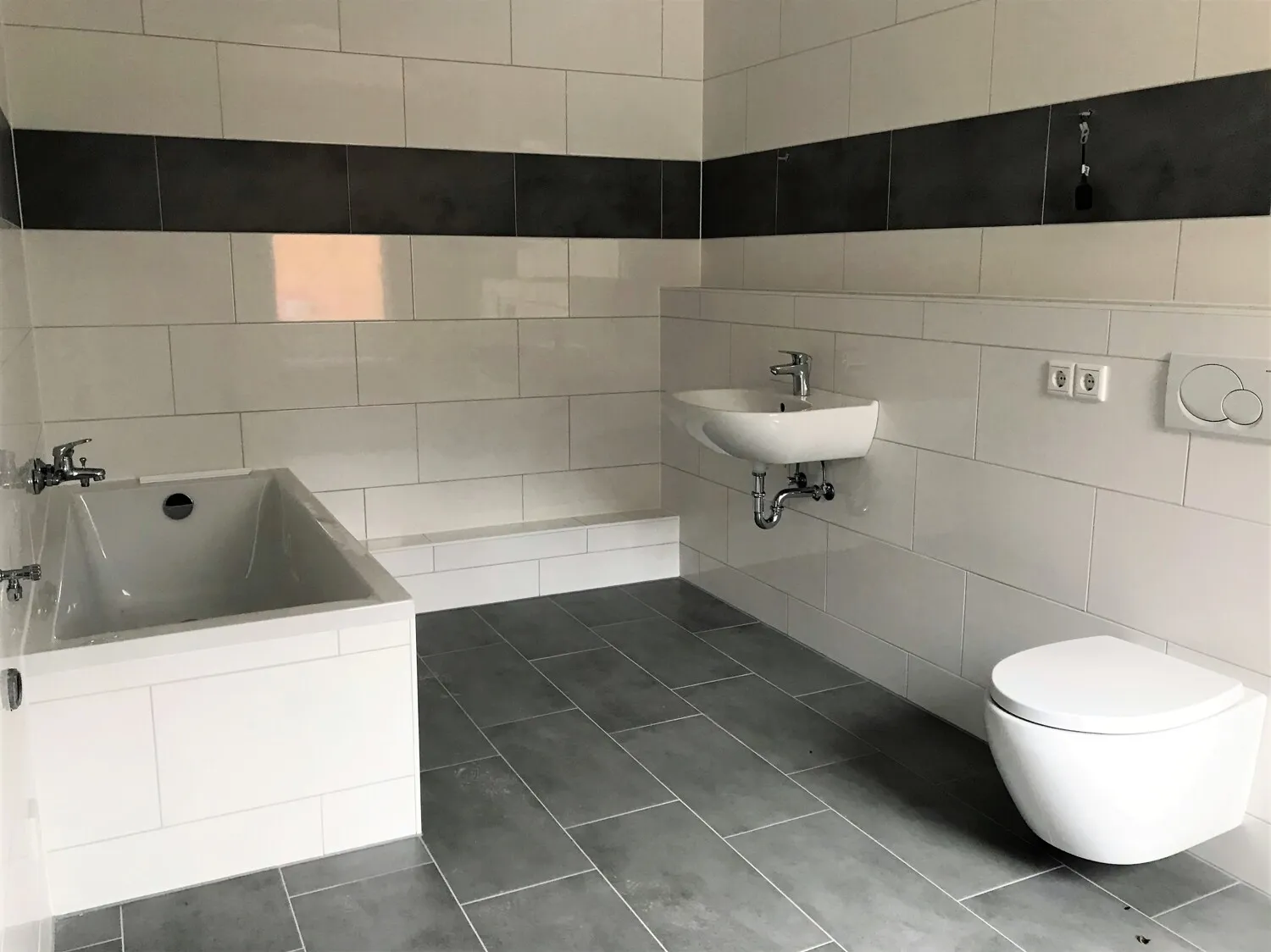 Badezimmer 1 mit Badewanne