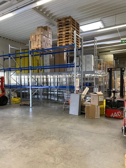 Hochregal-Versandbereich