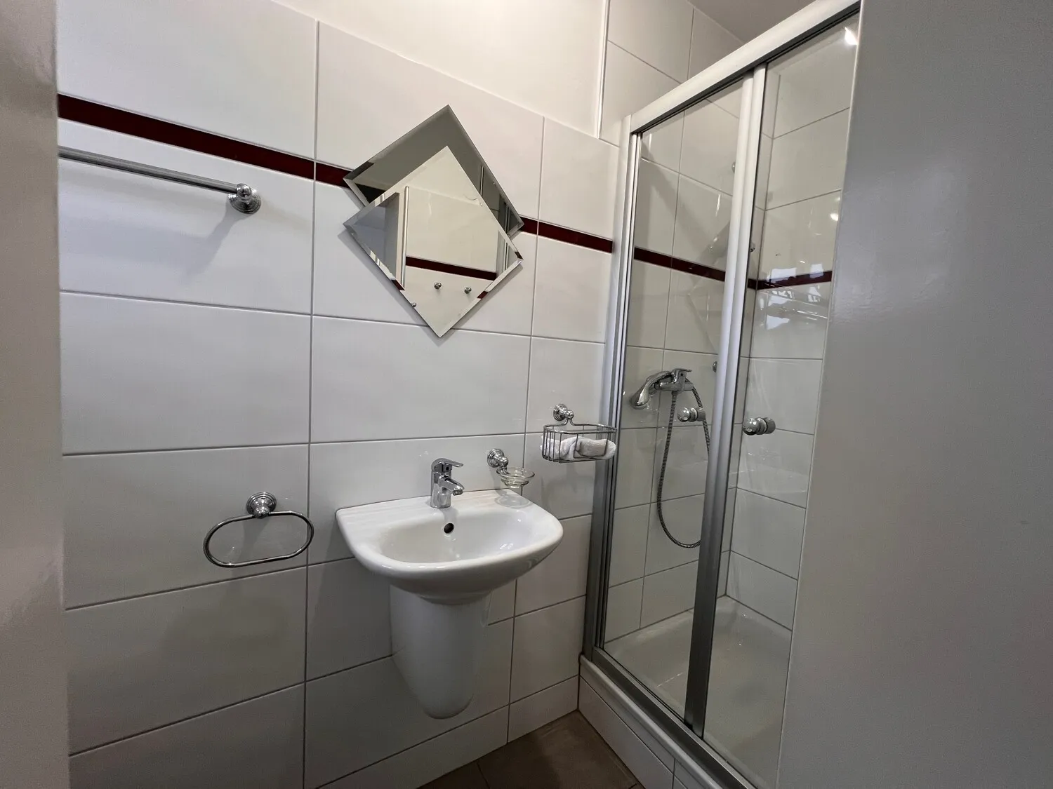 Bad 1 Dusche