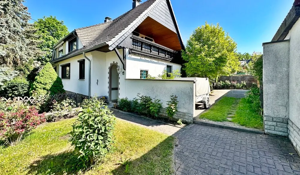 www.von-poll.com/de/immobilienmakler/weimar