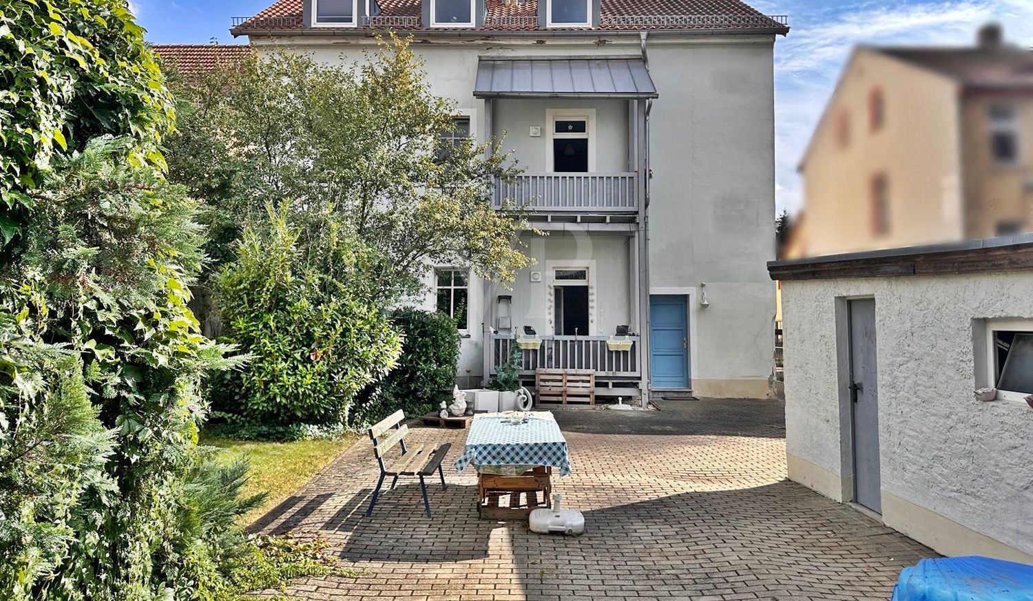 Grundstück mit Blick zum Haus