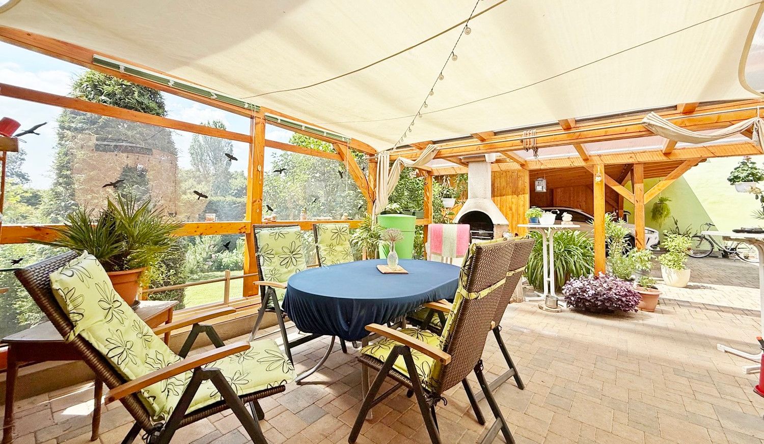 überdachte Terrasse