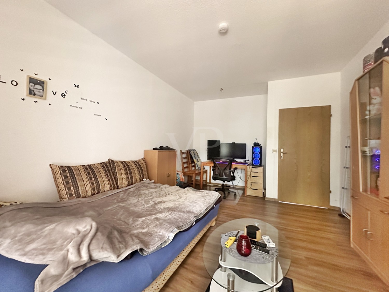 Wohn- und Schlafzimmer