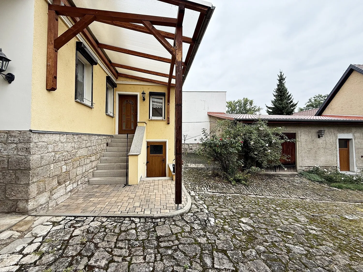 Hintereingang vom Hof