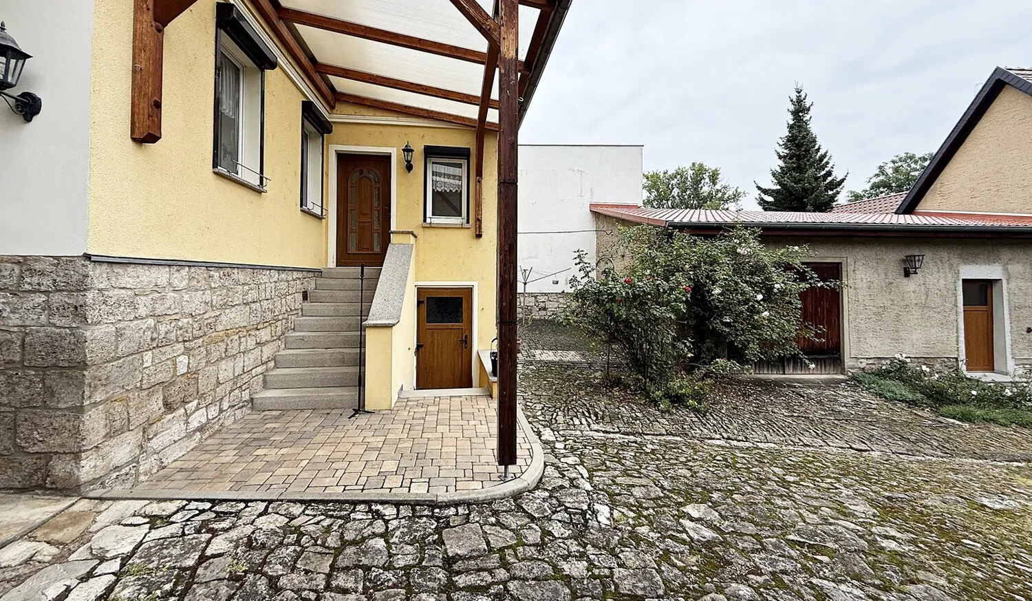 Hintereingang vom Hof