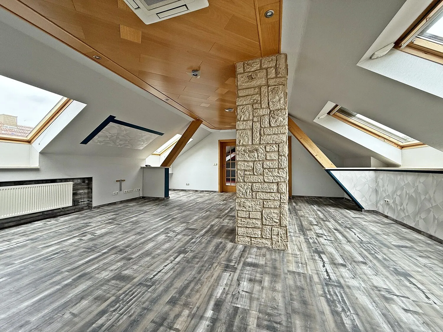 Wohnzimmer Dachgeschoss 2