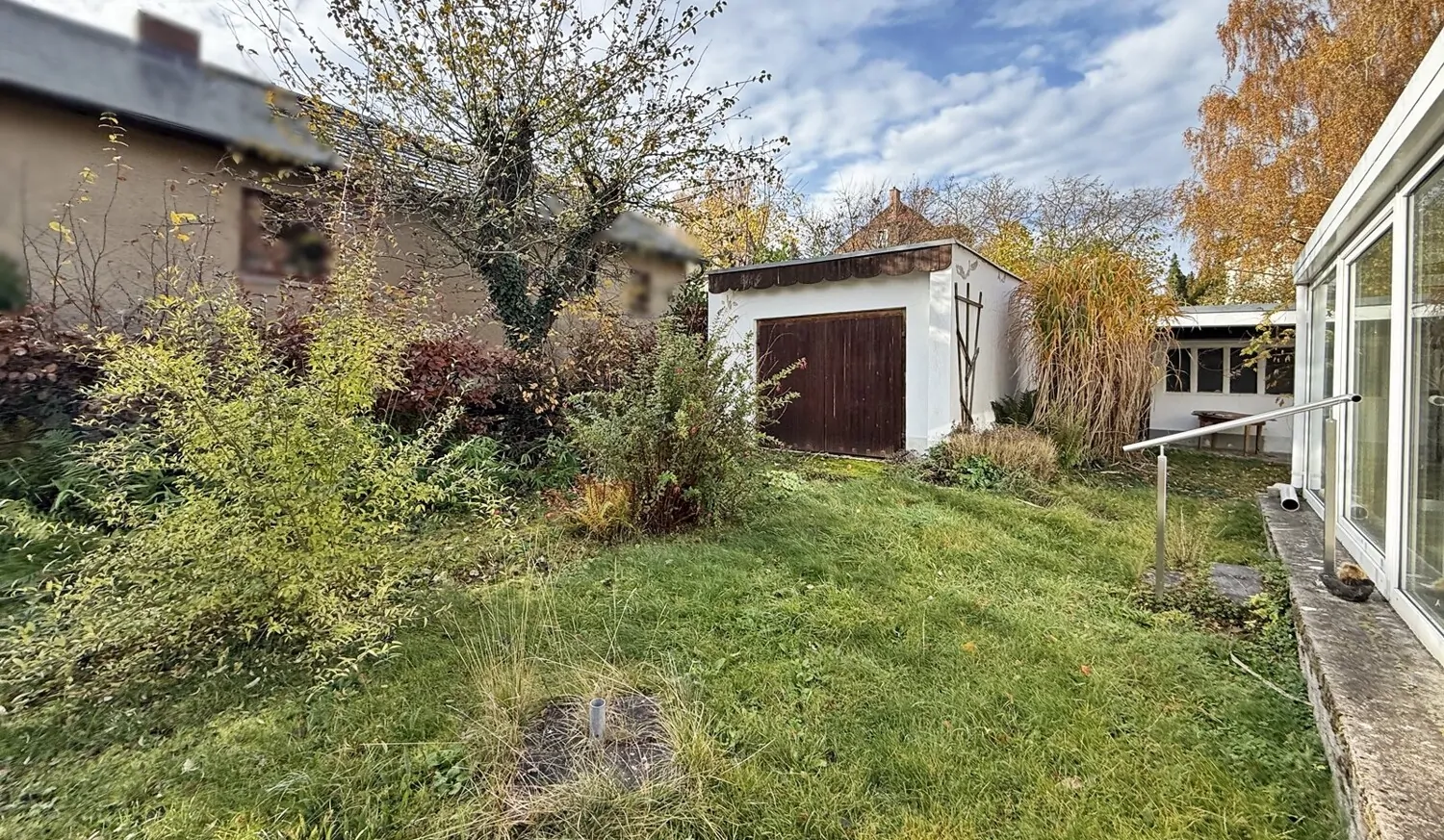 Gartenseitige Garage
