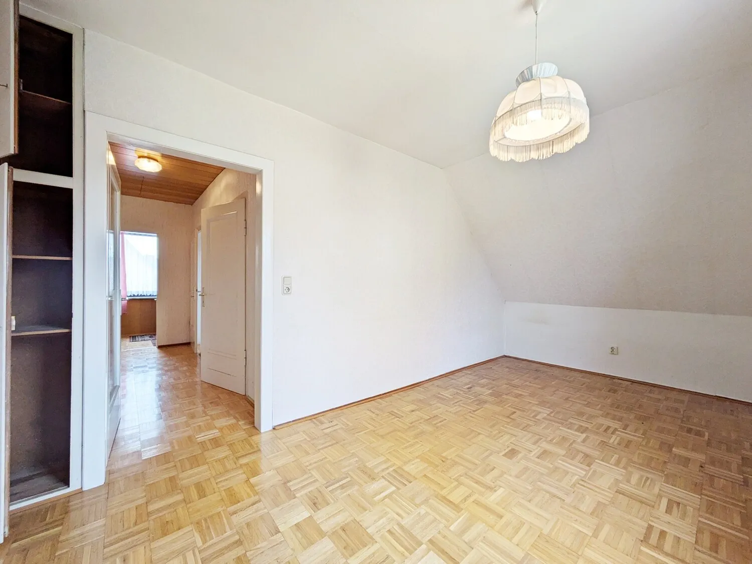 Schlafzimmer OG mit Einbauschrank