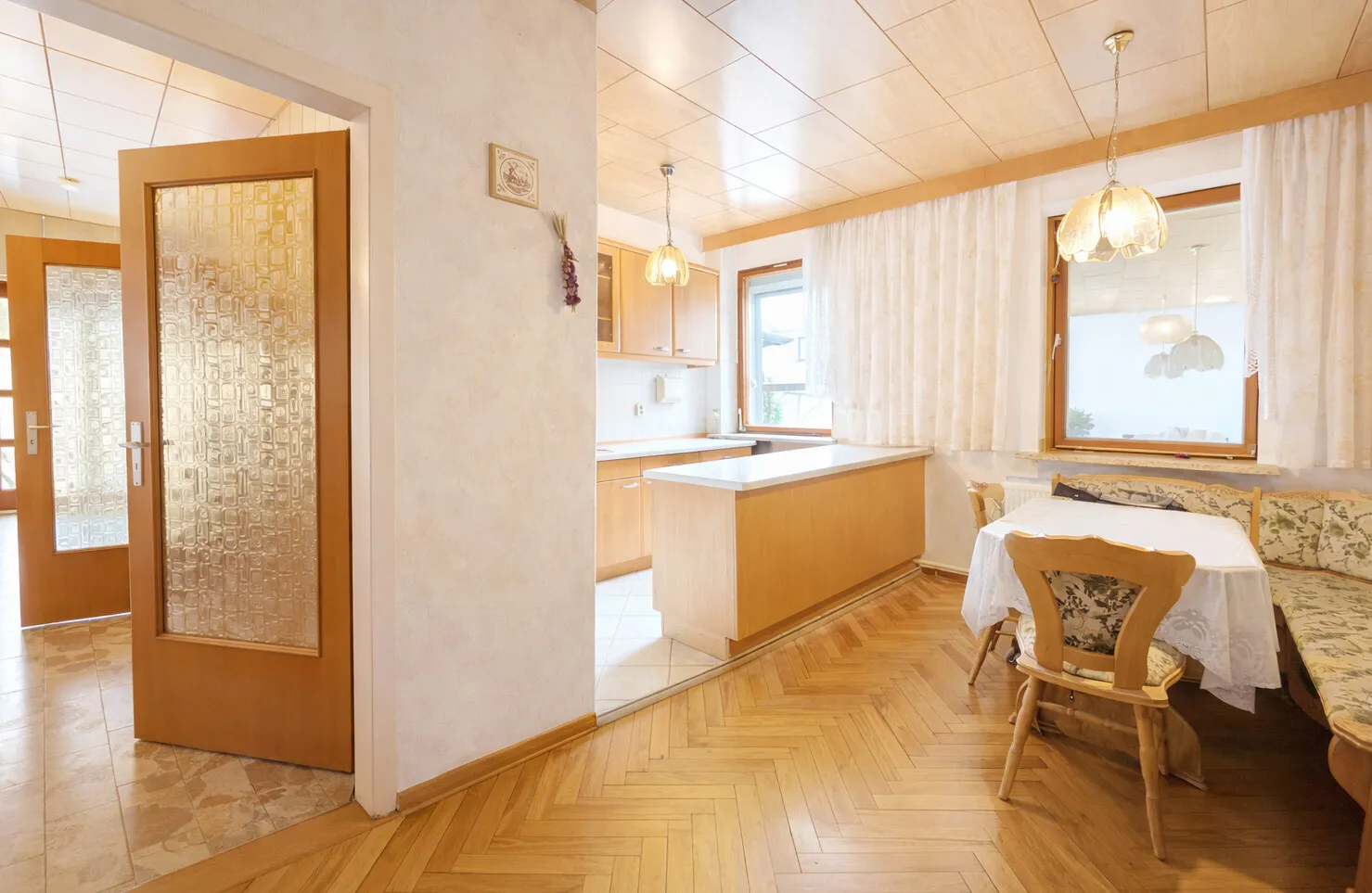 Küche mit Essbereich