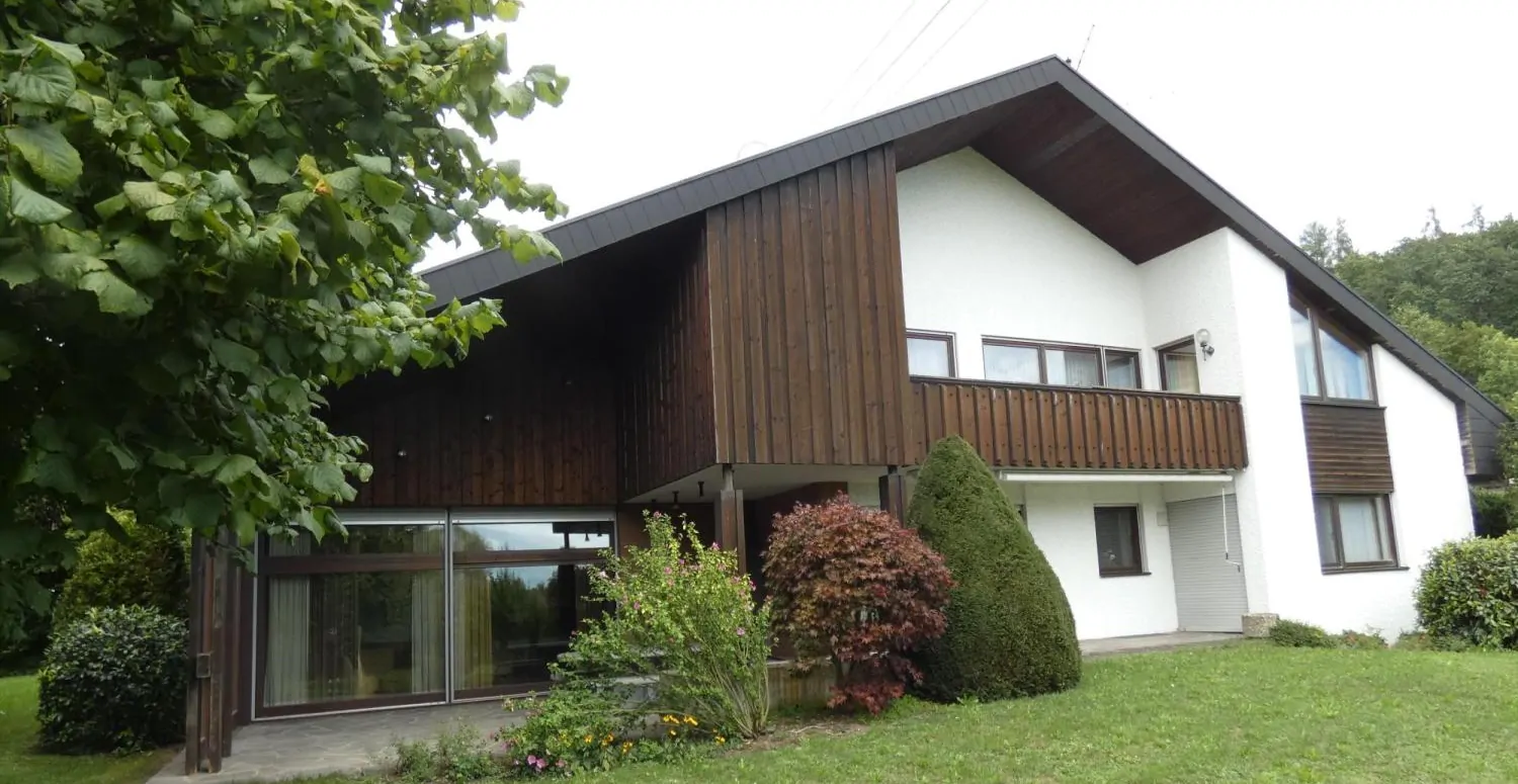 Eindrucksvolles Anwesen in naturnaher Lage