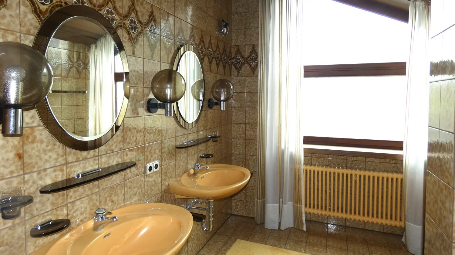 Eindrucksvolles Anwesen in naturnaher Lage