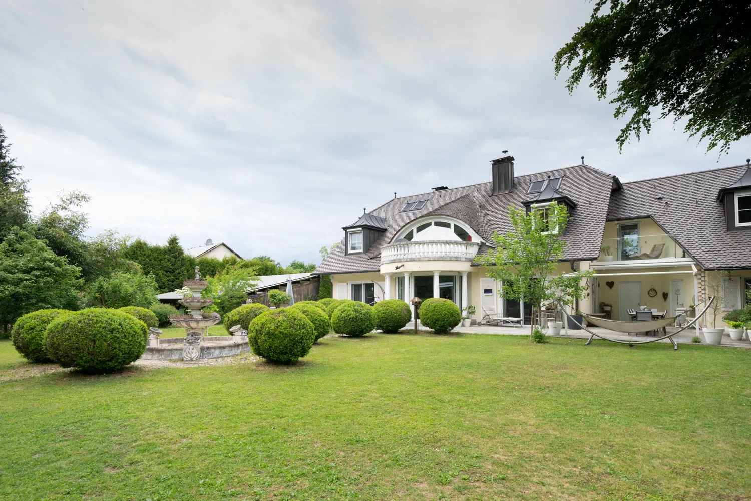 Privatsphäre und Lebensqualität in repräsentativer zentrumsnaher Dillinger Wohnlage