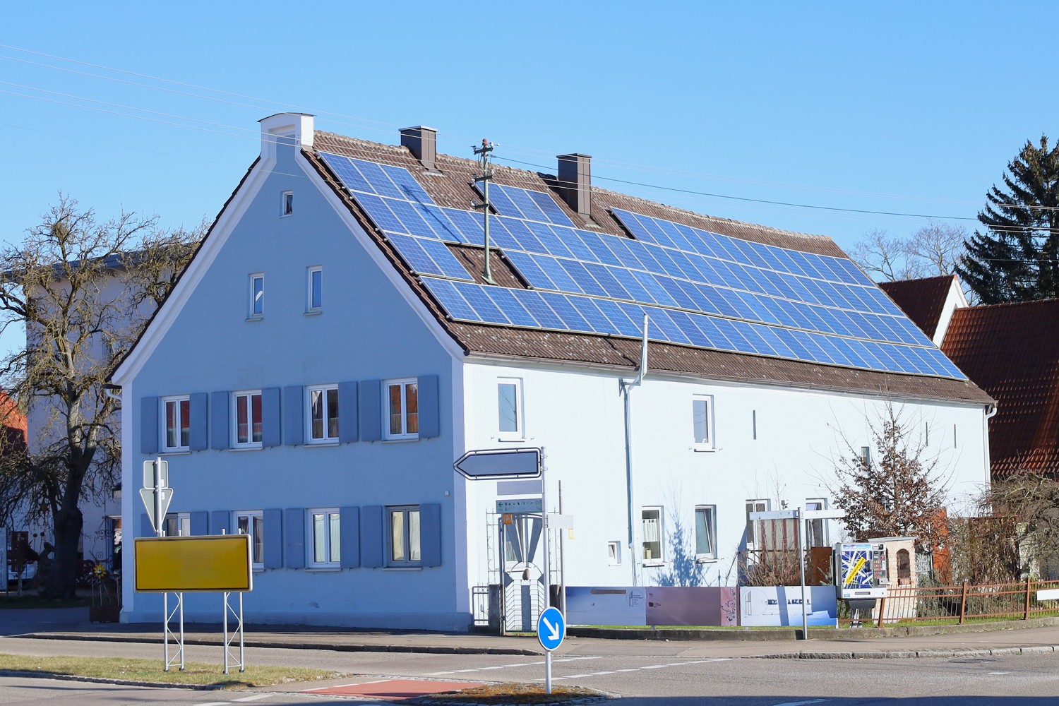 Zwei Häuser zu einem Preis
Einfamilienhaus und Pension