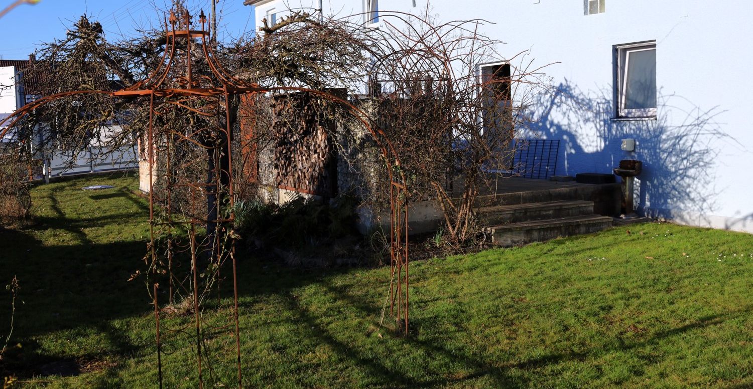 Zwei Häuser zu einem Preis
Einfamilienhaus und Pension