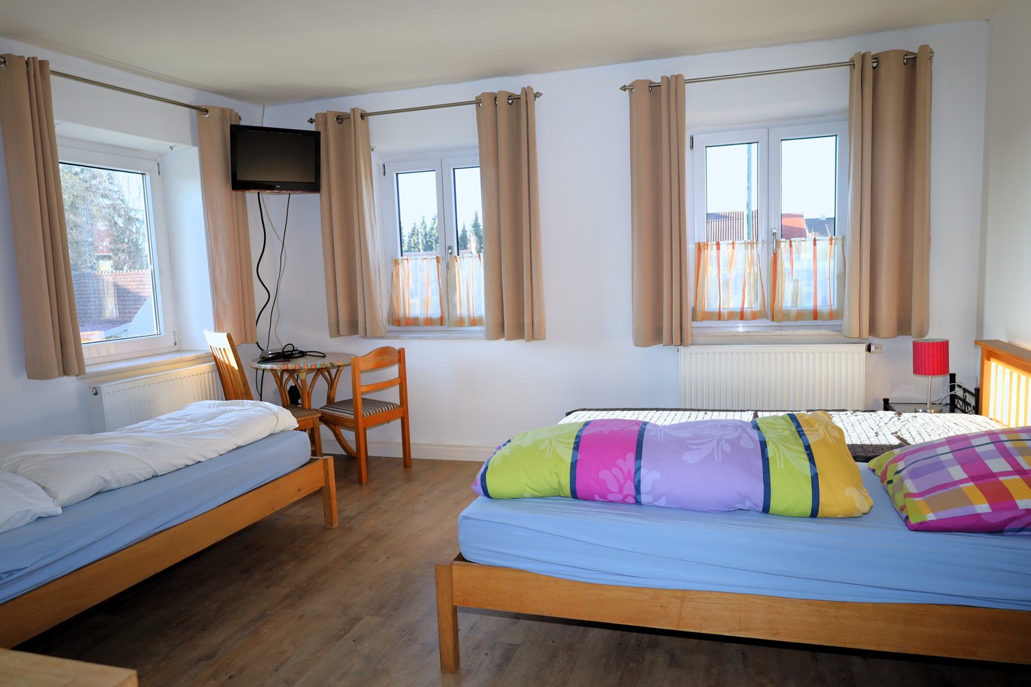 Zwei Häuser zu einem Preis
Einfamilienhaus und Pension