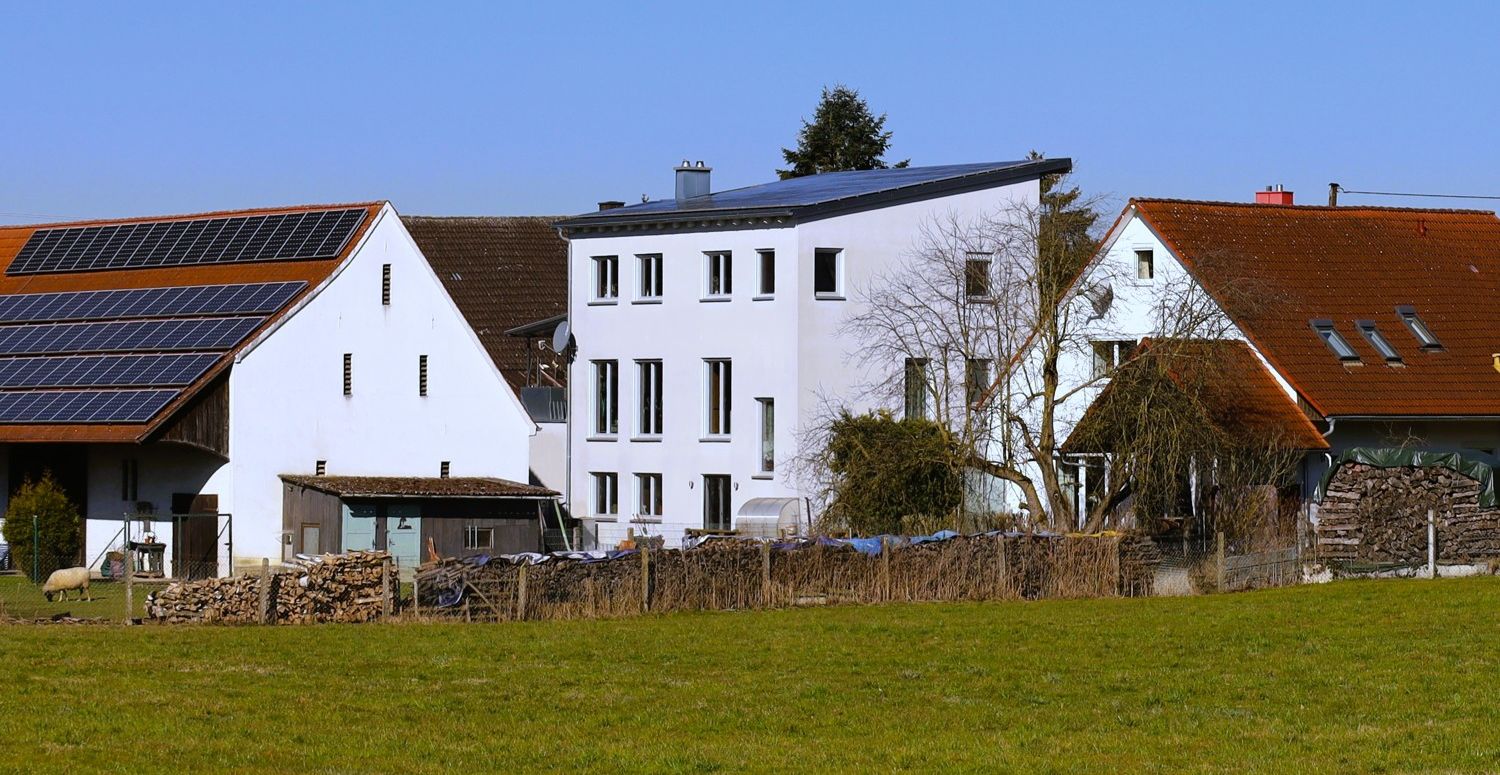 Zwei Häuser zu einem Preis
Einfamilienhaus und Pension