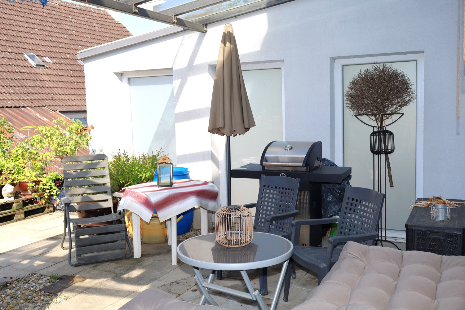 Zwei Häuser zu einem Preis
Einfamilienhaus und Pension