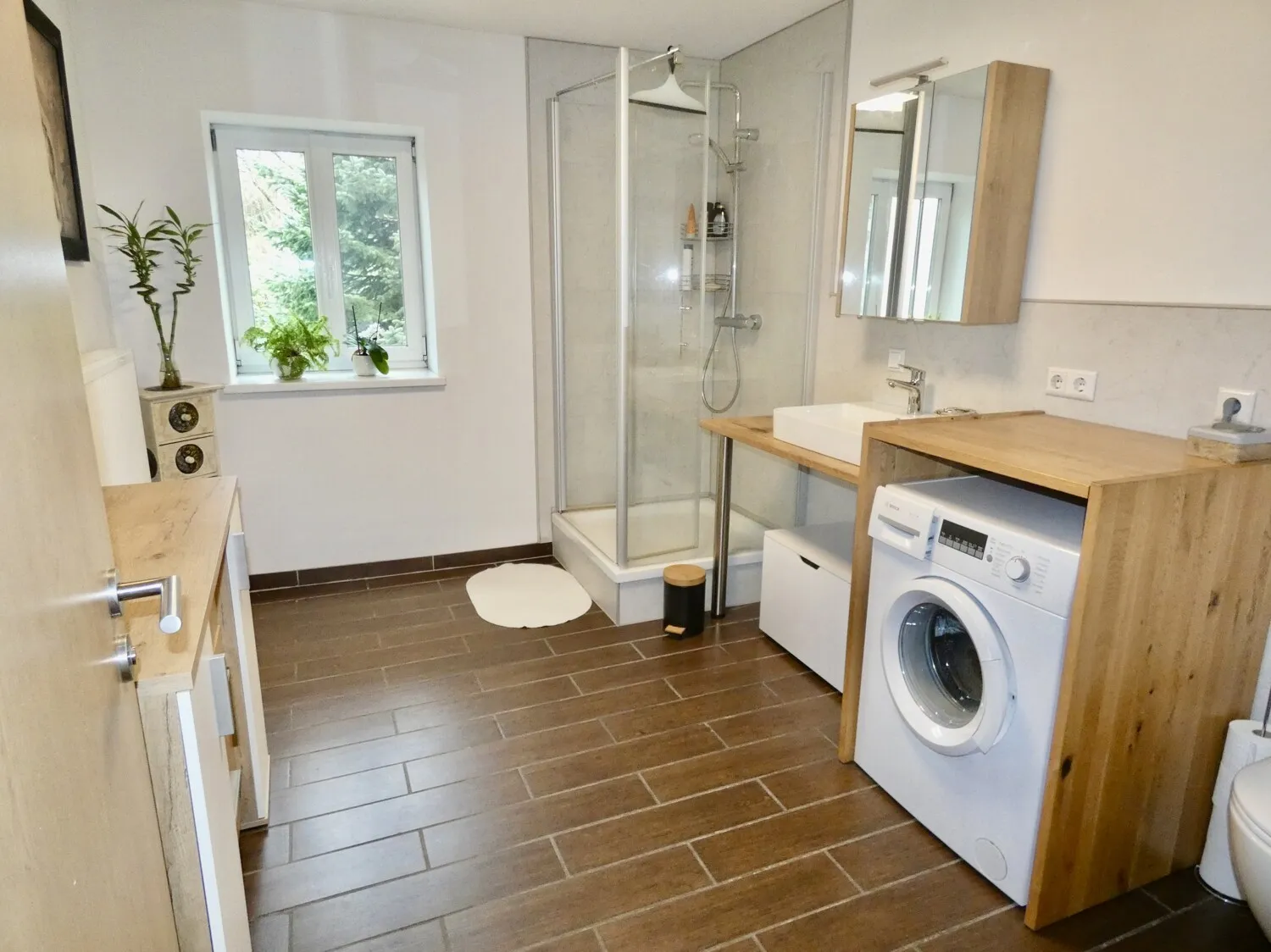 Großzügig und modernisiert: Vielseitig nutzbares Wohn- und Geschäftshaus mit Charme