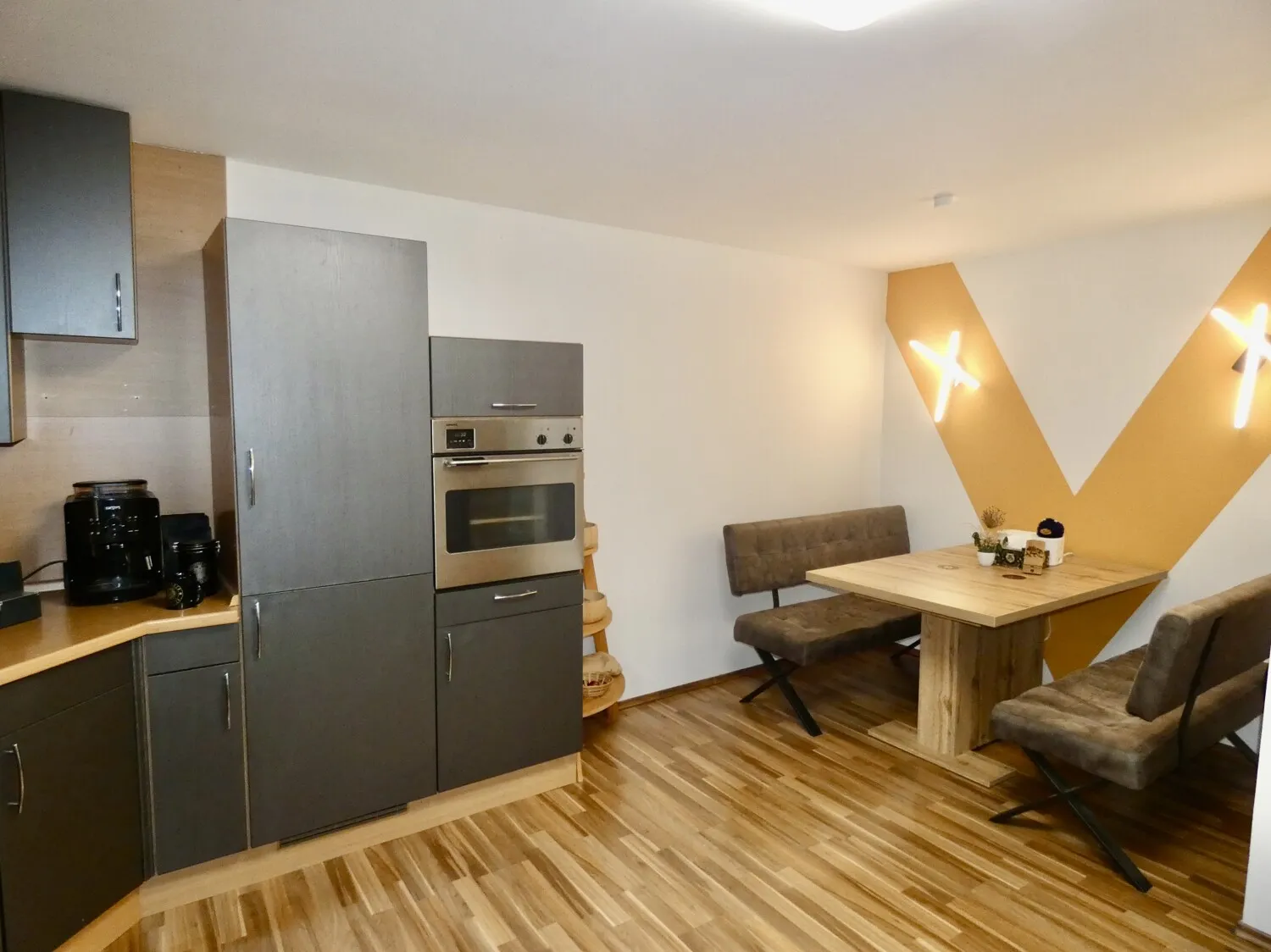 Großzügig und modernisiert: Vielseitig nutzbares Wohn- und Geschäftshaus mit Charme