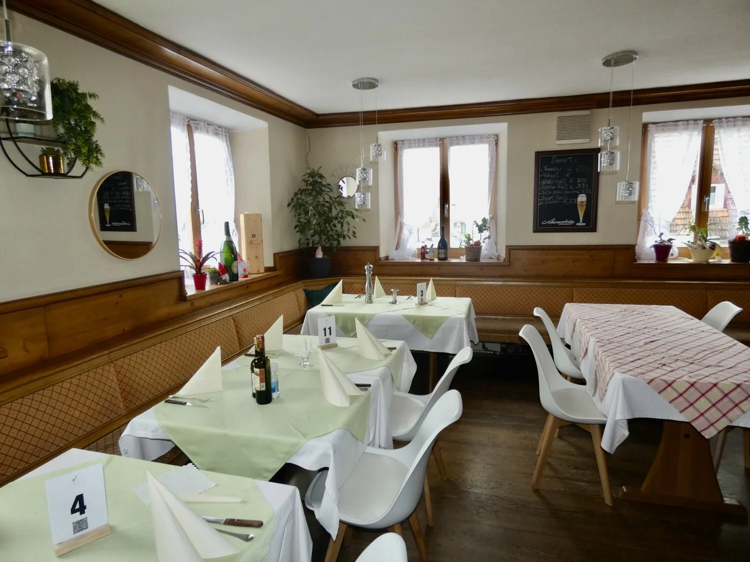 Großzügig und modernisiert: Vielseitig nutzbares Wohn- und Geschäftshaus mit Charme