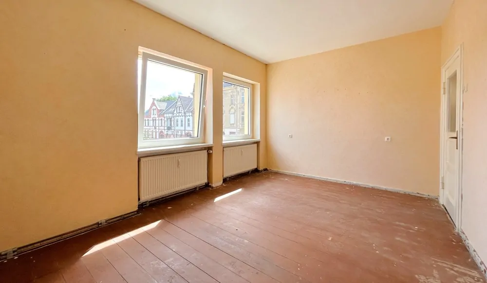 Schlafzimmer mit Dielenboden im Obergeschoss