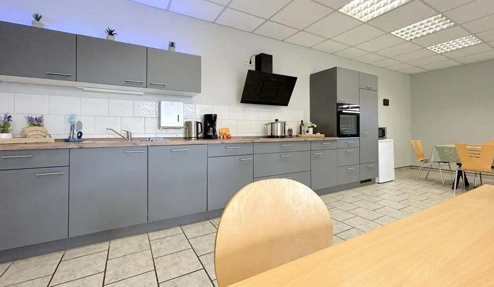 großes Esszimmer mit offener Küche (Einbauküche wird nicht mit verkauft)