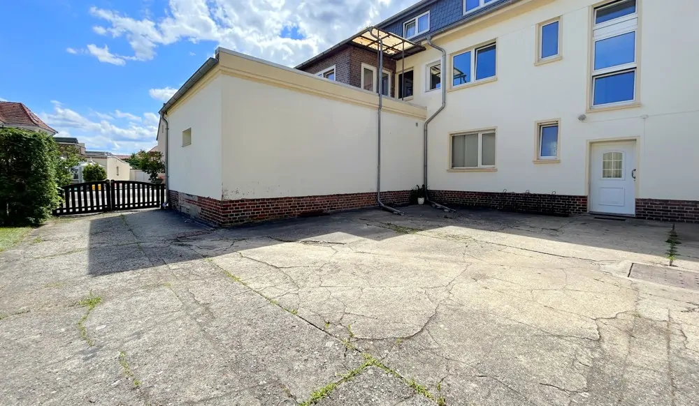 Innenhof mit Zugang zum Hausflur