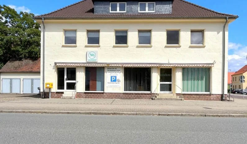 Zwei Gewerbeeinheiten mit straßenseitigem Zugang