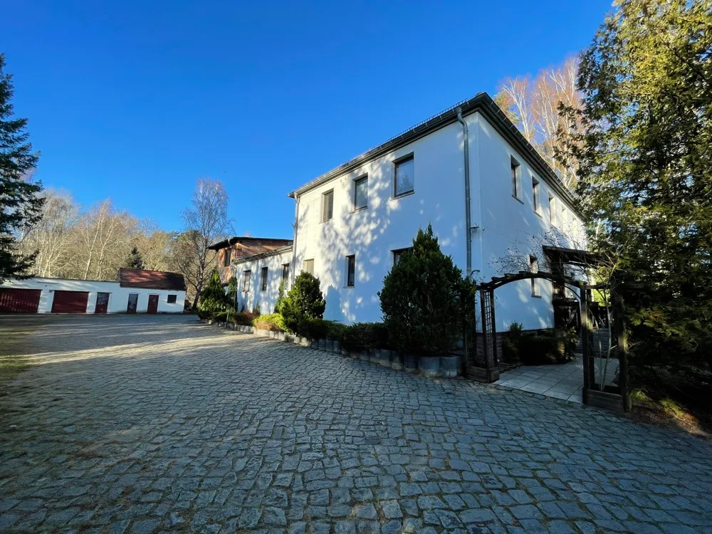 Mehrfamilienhaus mit 12 Wohneinheiten und Ausbaupotenzial